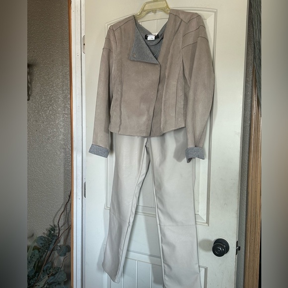 Pants Faux Leather - Picture 3 of 15